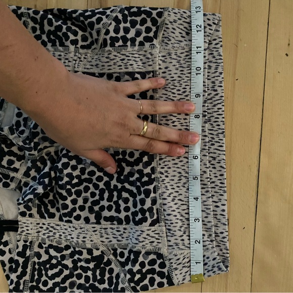 Lululemon liberty shorts leopard print - Picture 11 of 11